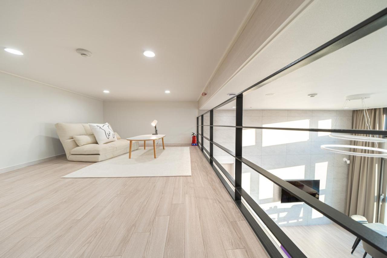 Le Collective Yeosu Apartment ภายนอก รูปภาพ